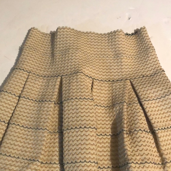 Skirt - Picture 2 of 3